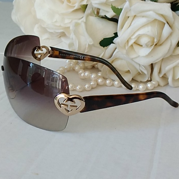 Gucci Accessories - Luxury Gucci sunglasses - Like New!